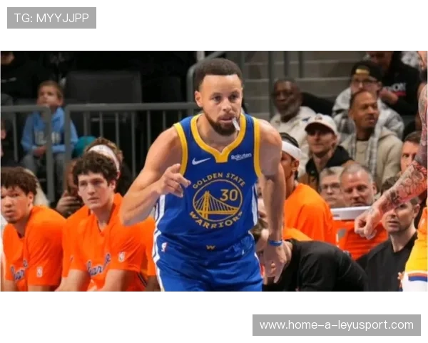 库里关键三分稳住勇士优势:持续主宰赛场 库里关键三分稳住勇士优势:持续主宰赛场